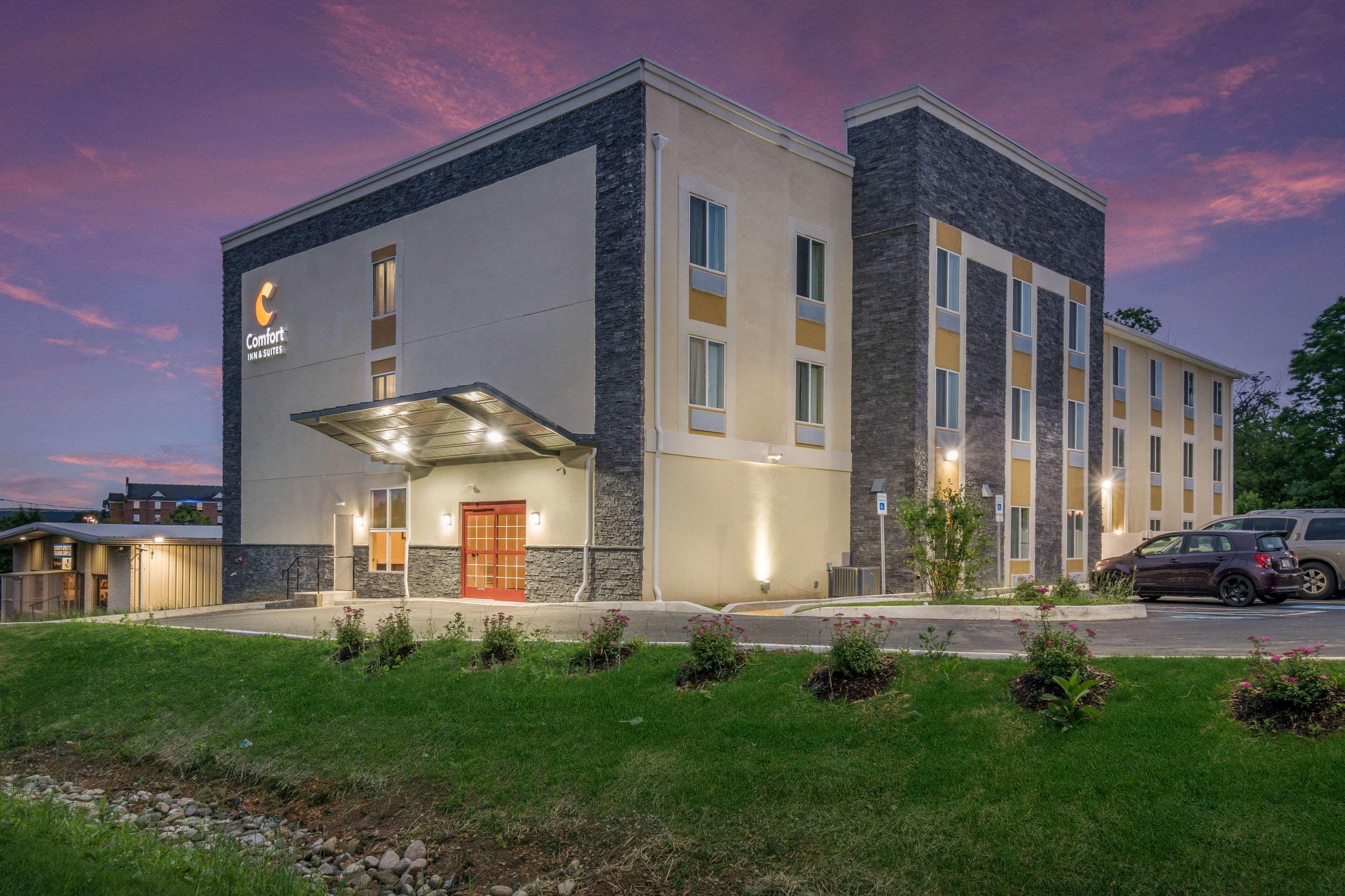 Where to Stay Near Masonic Hall Assn Inc: 5 Airport Hotels