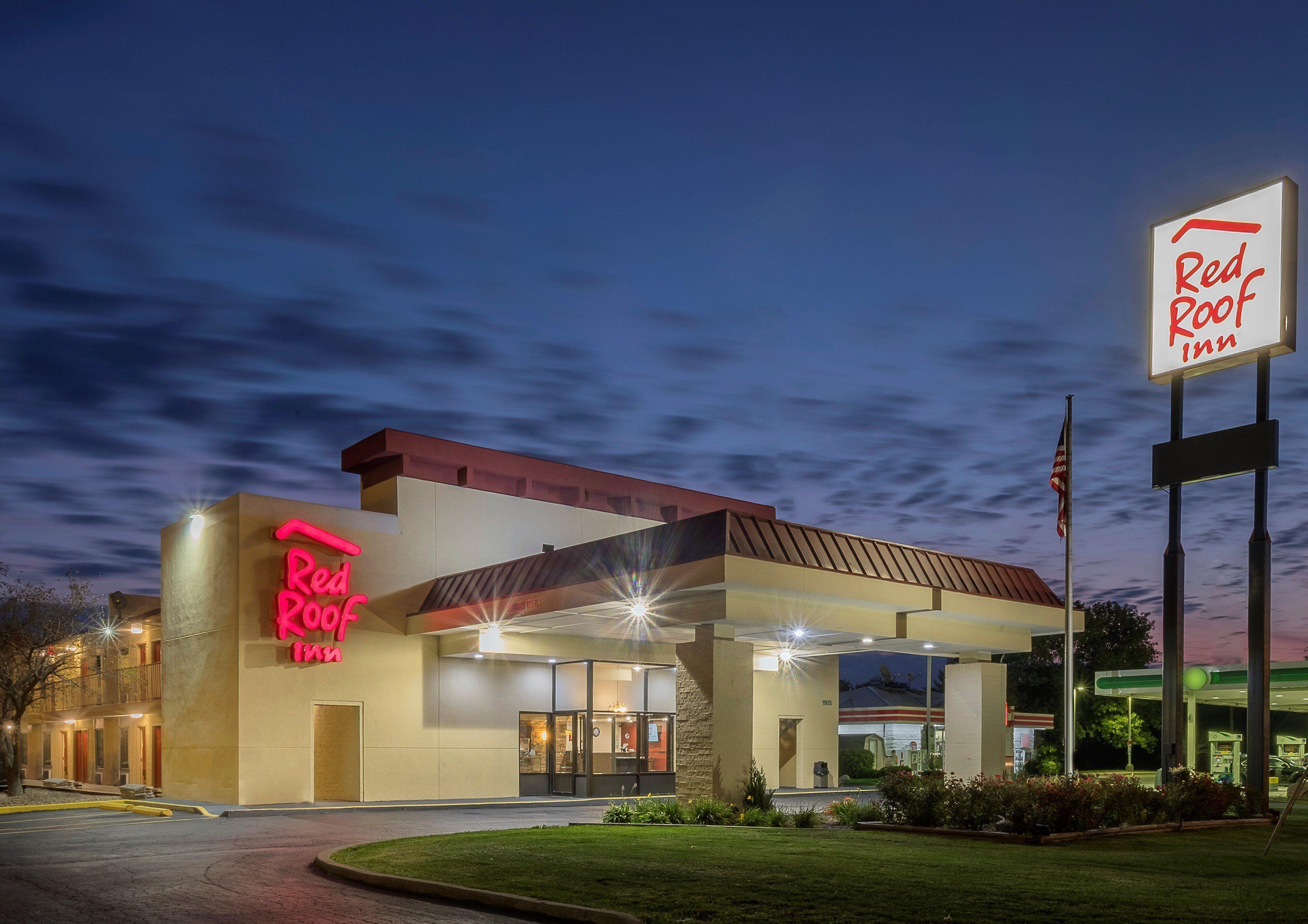 5 Budget Hotels Near Duffy Bass Field for No-Frills Stays