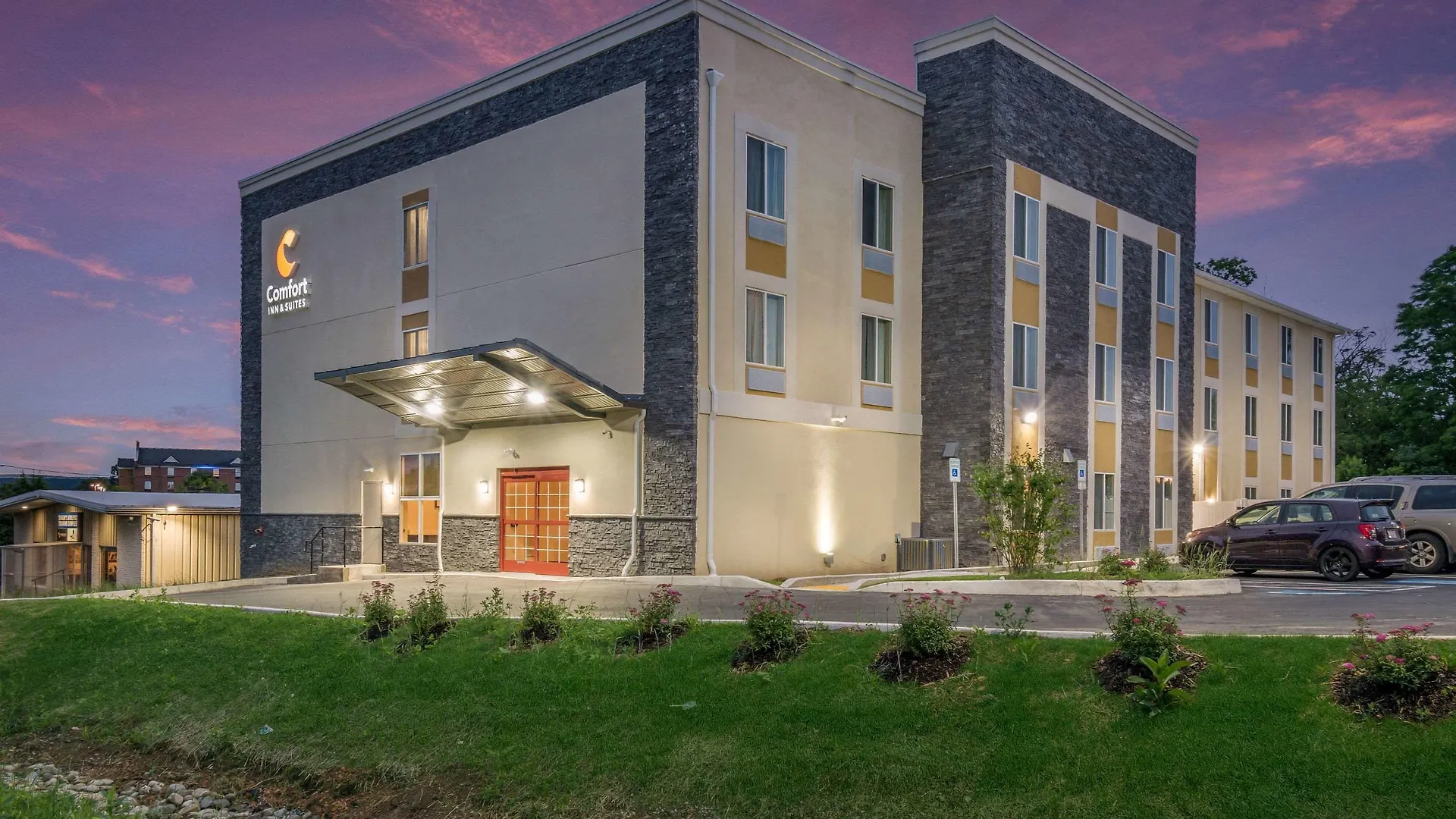 Where to Stay Near Masonic Hall Assn Inc: 5 Airport Hotels