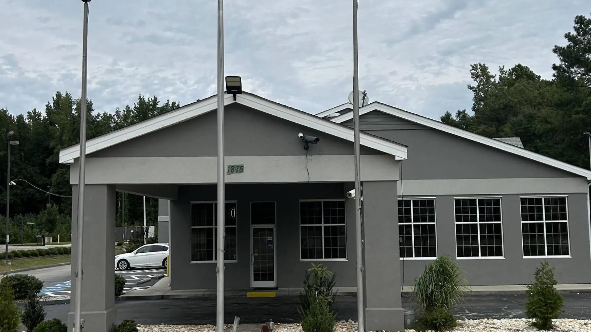 Where to Stay Near Veterans Park: 5 Budget Hotels in Fayetteville