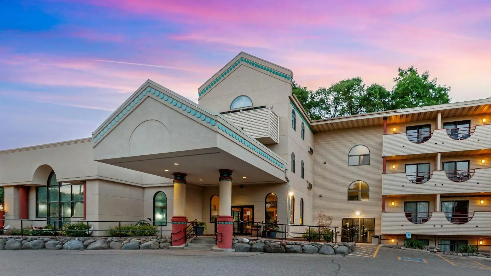 Where to Stay Near Kalahari Water Park: 6 Budget Hotels in Lake Delton